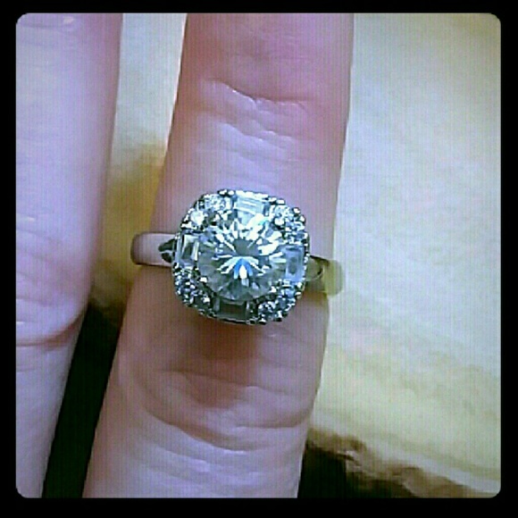 Jewelry - MOISSANITE RING